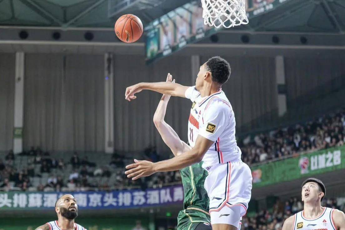熊猫直播平台-广州球队壮大实力，赢得连胜创纪录