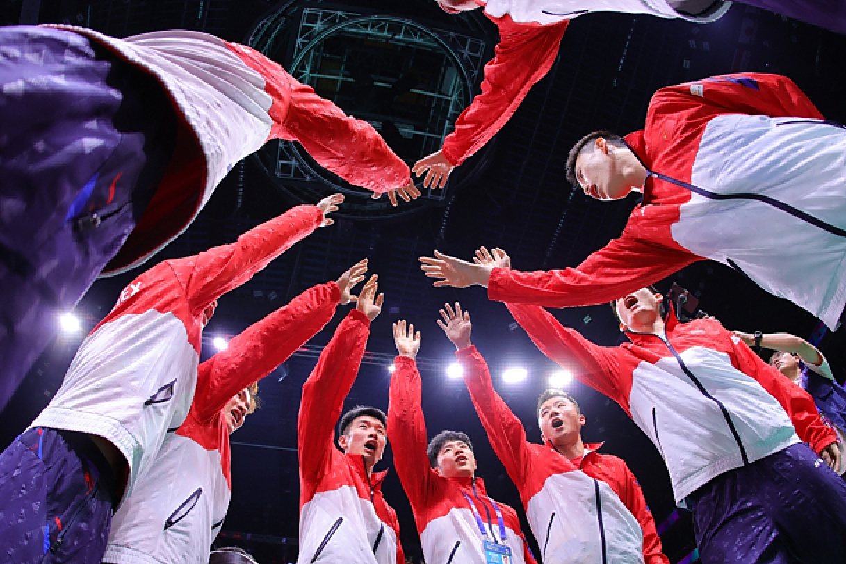 DFM翻盘LGD，Bin关键团战开团秒人焦点之战成都决赛之夜，让粉丝疯狂欢呼