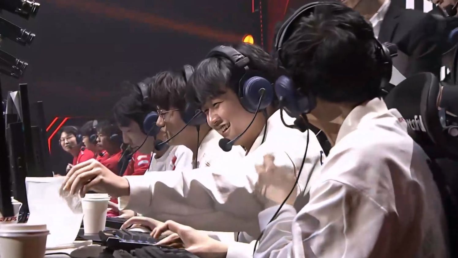 SHR碾压LGD,CoreJJ团战一打五强强对话全球总决赛,引爆全场热议 SHR碾压LGD,CoreJJ团战一打五强强对话全球总决赛,引爆全场热议