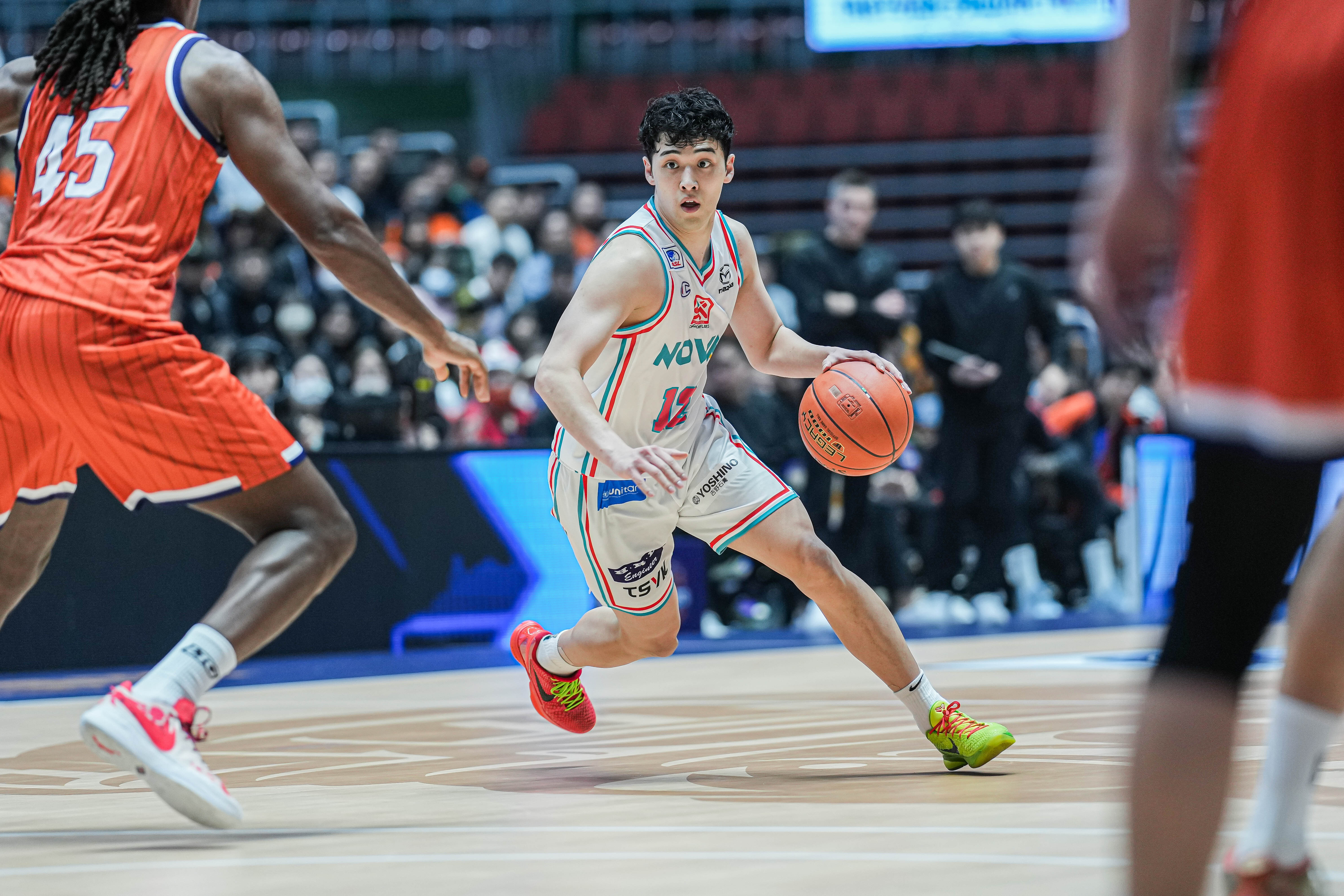 熊猫体育-球员状态波动明显，战果褒贬不一