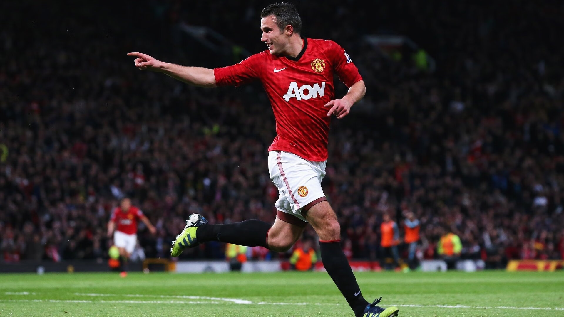 熊猫体育官方-夜幕下，劳塔罗如何一骑绝尘？